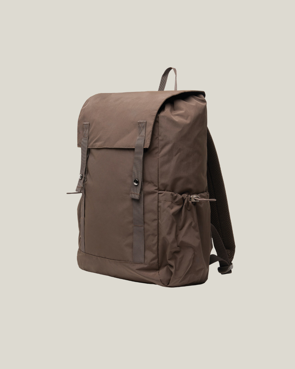 Mochila KENTO URBAN RCS para uso diário, fabricada em nylon reciclado.