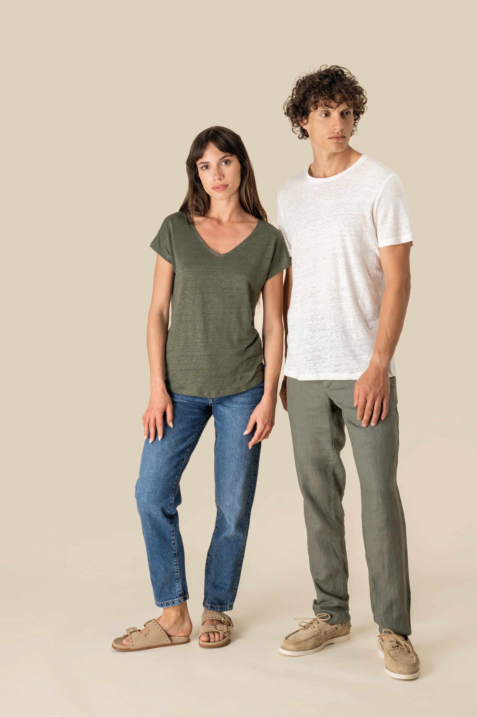 T-shirt em linho decote V de senhora