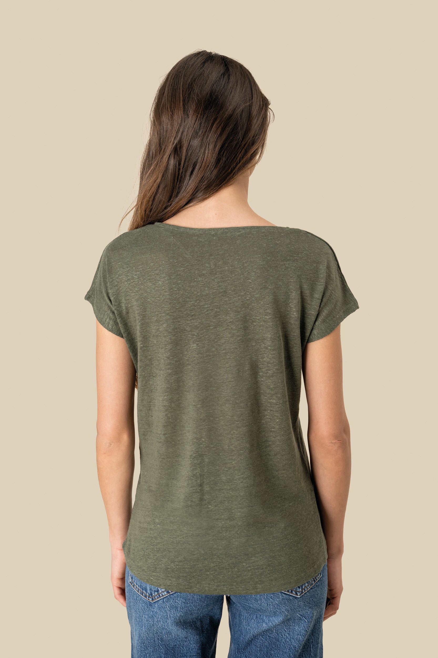T-shirt em linho decote V de senhora