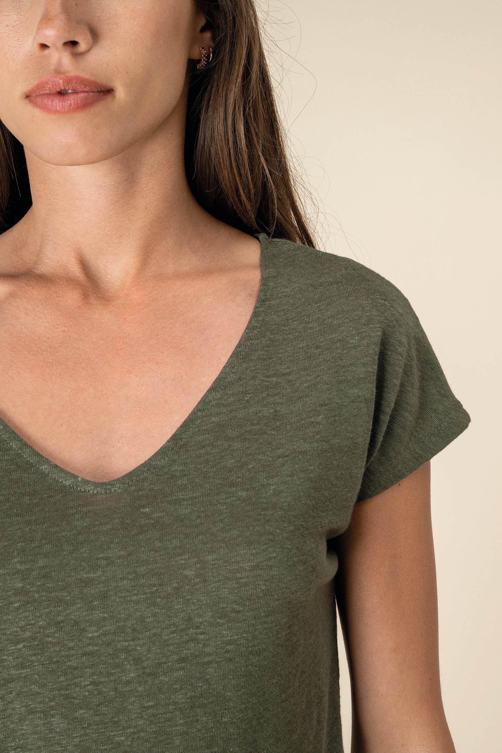 T-shirt em linho decote V de senhora