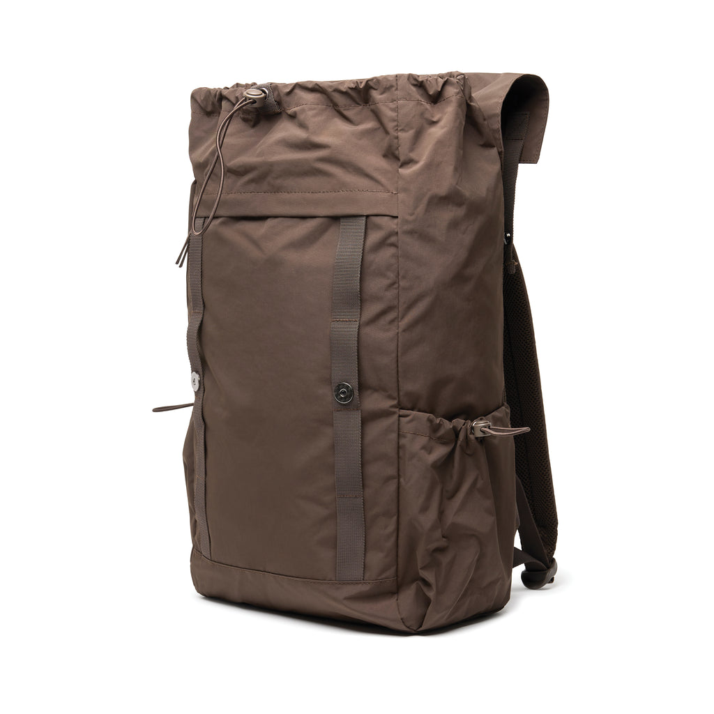 Mochila KENTO URBAN RCS para uso diário, fabricada em nylon reciclado.