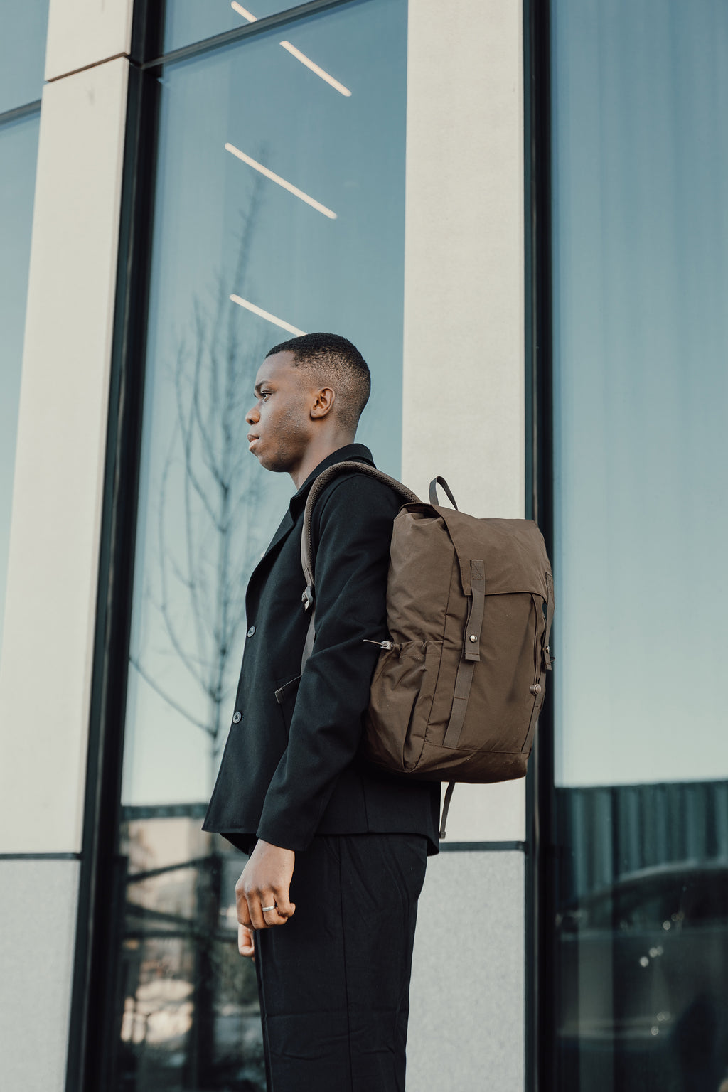 Mochila KENTO URBAN RCS para uso diário, fabricada em nylon reciclado.