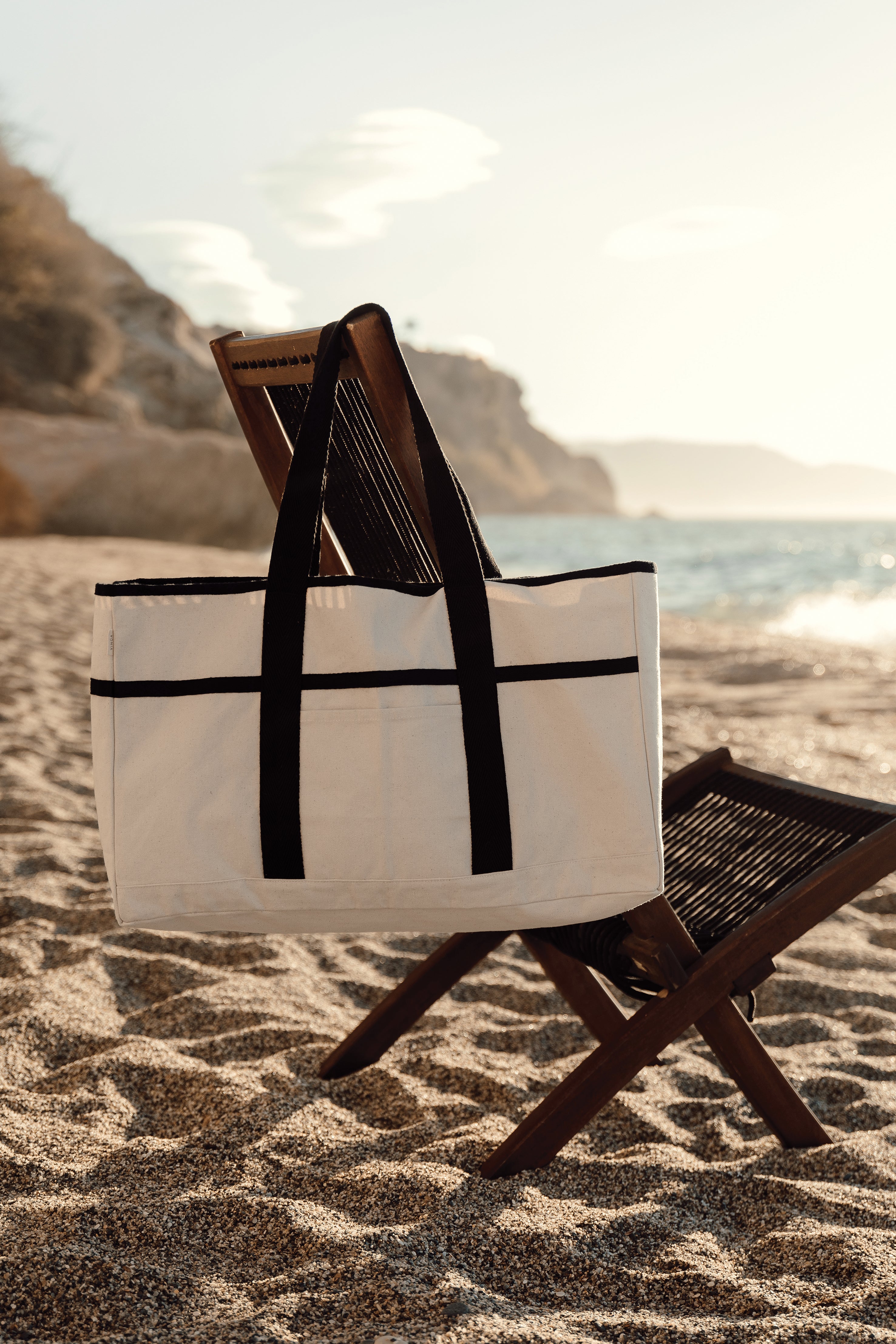 Saco de praia Volonne AWARE™ em lona reciclada